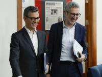 Los ministros de Presidencia, Justicia y Relaciones con las Cortes, Félix Bolaños (i), y de Hacienda, Arcadi España, antes de la rueda tras el Consejo de Ministros.