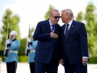 El presidente de EEUU, Donald Trump, con el turco Recep Tayyip Erdogan durante su llegada oficial al Complejo Presidencial de Bestepe en la cumbre de la OTAN, el 7 de julio de 2026.