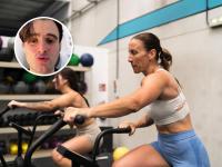 Unai Dueñas y unas mujeres haciendo ejercicio
