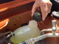 El depósito refrigerante de un coche.