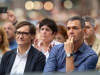 GAVA BARCELONA, SPAIN - SEPTEMBER 21: The president of the Generalitat de Catalunya, Salvador Illa (l) and the president of the Government, Pedro Sanchez (r), during the PSC Rose Party, on 21 September, 2025 in Gava, Barcelona, Catalonia, Spain. The Fiesta de la Rosa is the PSC's big annual event conceived as the symbolic launch and inauguration of the political year for the Catalan socialists. This year it gathers 15,000 people among militants, sympathizers and authorities of the PSC and the PSOE. (Photo By Lorena Sopena/Europa Press via Getty Images)
