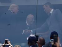 El saludo entre Donald Trump y Pedro Sánchez.