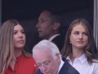 Leonor y Sofía en el palco del España-Argentina