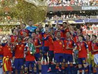 La Selección española, levantando la Copa del Mundial de Fútbol 2026.