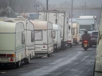 'Pelotón' de caravanas, en una carretera