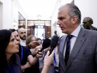 Las cosas de la vida: Ortega Smith ocupará el escaño y el despacho de Ábalos en el Congreso tras pasar al grupo mixto