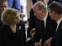 Los reyes Juan Carlos y Sofía en la misa funeral de su sobrino Juan Gómez-Acebo en septiembre de 2024