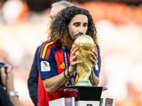 Cucurella cumple con su palabra: así es el tatuaje de Luis de la Fuente que luce en el brazo