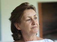 Mujer seria (NO USAR)