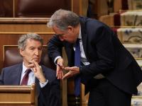El presidente del PP, Alberto Núñez Feijóo, y el vicesecretario de Política Autonómica y Local, Elías Bendodo; en una imagen de archivo.