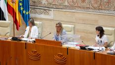 Sesión Constitutiva de la Asamblea de Extremadura tras las elecciones del 28M en la que la socialista Blanca Martín (c), ha sido elegida, en segunda vuelta, presidenta de la Asamblea.