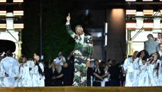 Pharrell Williams en su debut con Louis Vuitton en la pasarela de París.