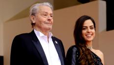 Alain Delon y su hija Anouchka, en Cannes el 19 de mayo de 2019.