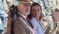 Los reyes Felipe y Letizia en el 40º aniversario de la jura de bandera de la 44ª promoción de la Academia General Militar de Zaragoza.