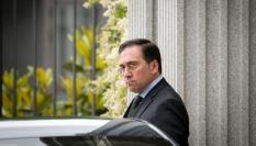 José Manuel Albares, con gesto muy serio tras su reunión con el embajador argentino