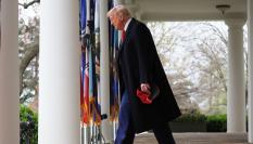 Donald Trump, en la Casa Blanca, antes de anunciar al subida de aranceles.