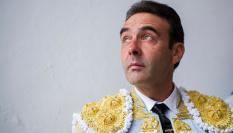 Enrique Ponce, en un patio de cuadrillas antes de torear