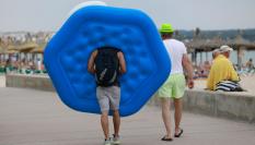Escena NO TAN típica de playa en Mallorca aprovechando el buen tiempo