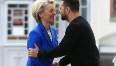 La presidenta de la Comisión Europea, Ursula von der Leyen, y el mandatario ucraniano, Volodímir Zelenski; en una imagen de archivo.