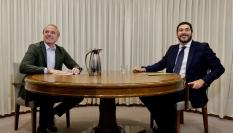 Jorge Azcón (izda) del PP junto a Alejandro Nolasco (Vox) en una reunión de hace una semana.