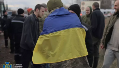 Prisioneros de guerra ucranianos tras ser liberados por la parte rusa