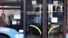 Un autobús de la Empresa Municipal de Transportes (EMT) de Madrid en febrero de este año.