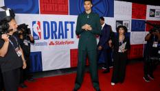 El francés Victor Wembanyama, a su llegada a la gala del Draft en Nueva York.