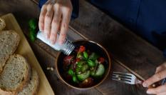 Los españoles consumen una media de 10 gramos de sal al día