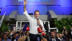 Kyriakos Mitsotakis se dirige a sus seguidores después de ganar las presidenciales en Grecia.