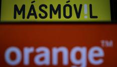 Ilustración con los logos de Más Móvil y Orange.