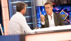 El candidato del Partido Popular a la presidencia del Gobierno, Alberto Núñez Feijóo, y el presentador Pablo Motos.