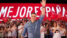 El candidato Pedro Sánchez acude a un acto del PSOE en Sevillla.