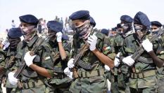 Marcha de soldados saharauis en una parada militar de Tindouf, Argelia.