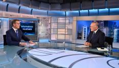 Pedro Piqueras entrevista a Núñez Feijóo en Telecinco.