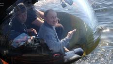El presidente ruso, Vladímir Putin, en una imagen de archivo subido a un sumergible C-Explorer 3.11.