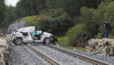 Estado en el que ha quedado el vehículo arrollado por un tren en Lugo.