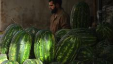 Imagen de archivo de un vendedor de sandías marroquí.