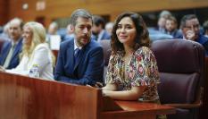 La presidenta de la Comunidad de Madrid, Isabel Díaz Ayuso, yel consejero de Presidencia, Miguel Ángel García Martín, al inicio del pleno que este jueves celebra la Asamblea regional.