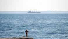 El último barco con grano de Ucrania que parte del puerto de Odesa después de que Rusia anunciase al suspensión del acuerdo.