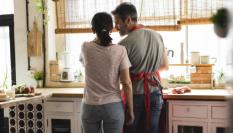 Pareja en la cocina