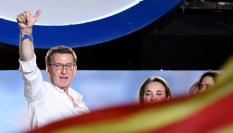 Alberto Núñez Feijóo celebra la victoria del PP el 23-J desde el balcón de Génova