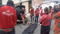 Dispositivo para localizar al espeleólogo francés en una cueva en exploración en Soba.