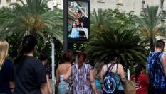 Un termómetro marca 52ºC en una calle de Sevilla el 10 de julio de 2023