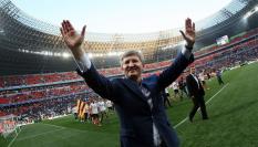 Ajmétov saluda a las masas en un partido del Shakhtar Donetsk, 'su' equipo