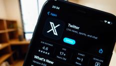 El nuevo icono de Twitter, ahora llamada 'X', en la app store de Apple.