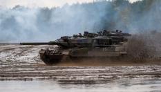 Un Leopard 2A6 realiza un ejercicio militar en Baja Sajonia.