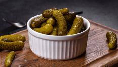 El pepinillo encurtido es un snack saludable y bajo en calorías.