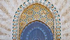 Detalle de la mezquita de Hassan II en una ciudad de super ricos de Marruecos
