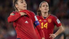 Olga Carmona celebra su gol mostrando un nombre en la camiseta que llevaba debajo.