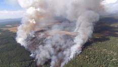 Imagen aérea tomada desde el helicóptero de reconocimiento de la Brif de Tabuyo del Mundo del incendio que afecta al municipio de La Ercina.